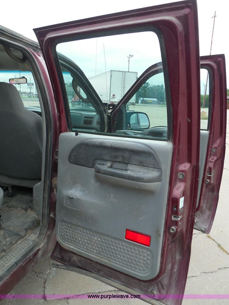 image for item I3337 2004 Ford F250 Super Duty XLT Crew Cab pickup truck