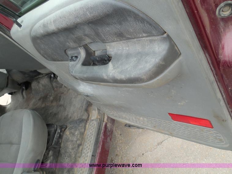 image for item I3337 2004 Ford F250 Super Duty XLT Crew Cab pickup truck