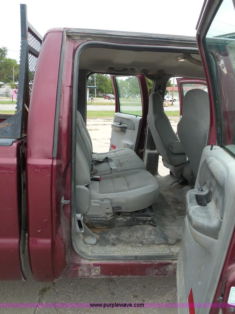 image for item I3337 2004 Ford F250 Super Duty XLT Crew Cab pickup truck