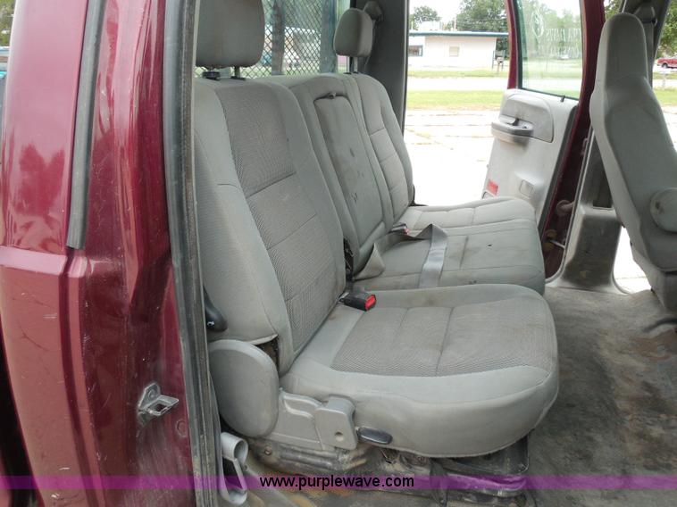 image for item I3337 2004 Ford F250 Super Duty XLT Crew Cab pickup truck