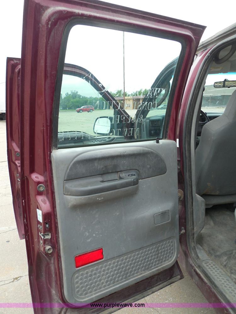 image for item I3337 2004 Ford F250 Super Duty XLT Crew Cab pickup truck