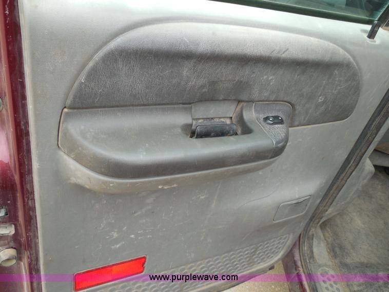 image for item I3337 2004 Ford F250 Super Duty XLT Crew Cab pickup truck