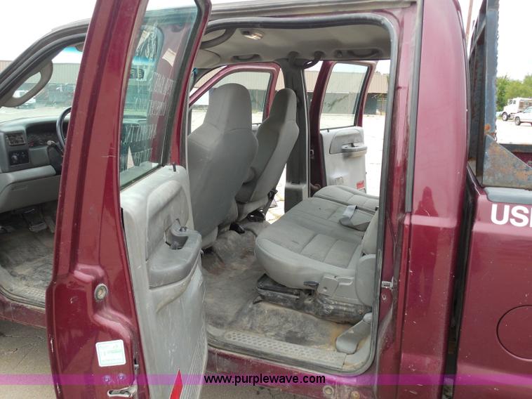 image for item I3337 2004 Ford F250 Super Duty XLT Crew Cab pickup truck