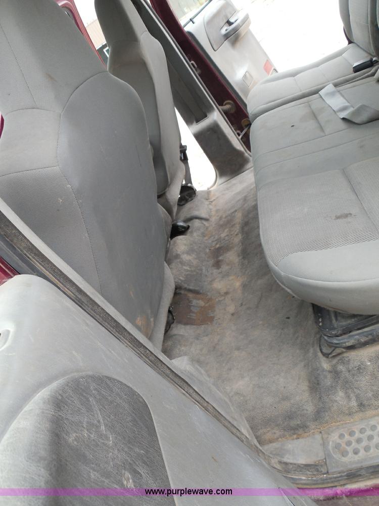 image for item I3337 2004 Ford F250 Super Duty XLT Crew Cab pickup truck