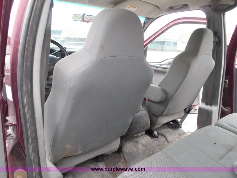 image for item I3337 2004 Ford F250 Super Duty XLT Crew Cab pickup truck