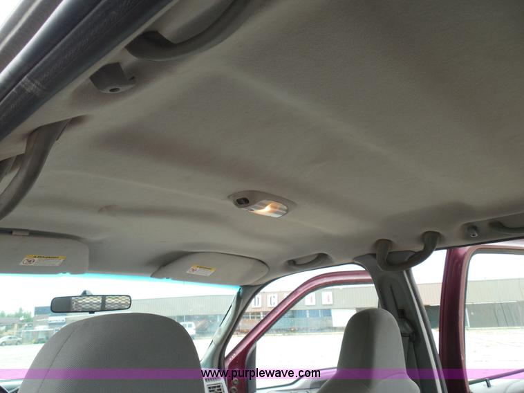 image for item I3337 2004 Ford F250 Super Duty XLT Crew Cab pickup truck