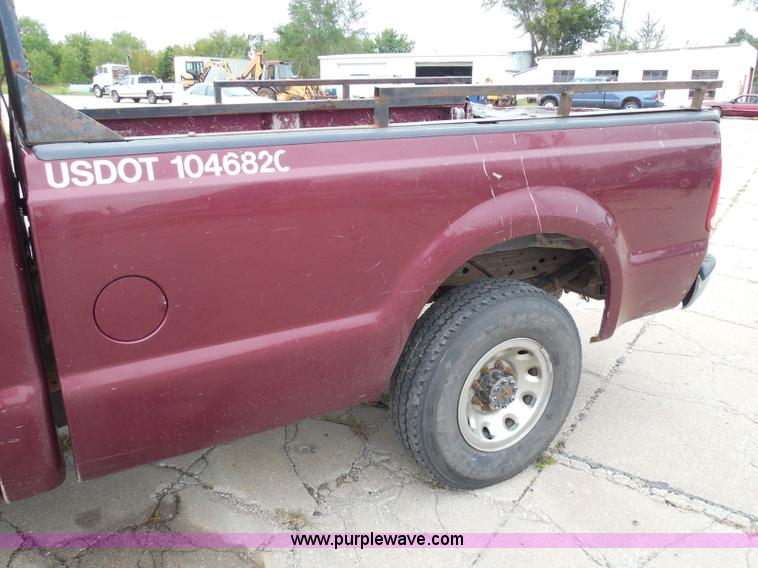 image for item I3337 2004 Ford F250 Super Duty XLT Crew Cab pickup truck