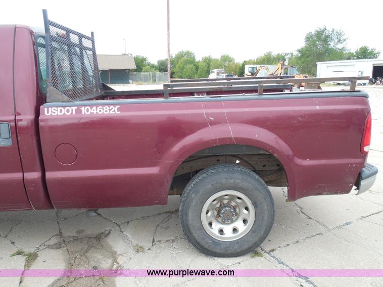 image for item I3337 2004 Ford F250 Super Duty XLT Crew Cab pickup truck