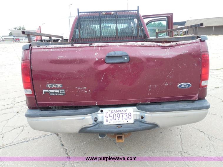 image for item I3337 2004 Ford F250 Super Duty XLT Crew Cab pickup truck