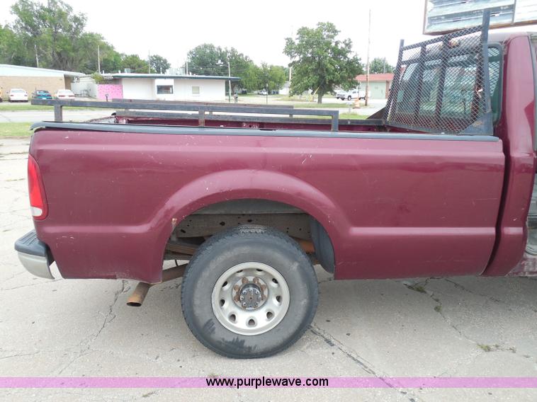 image for item I3337 2004 Ford F250 Super Duty XLT Crew Cab pickup truck