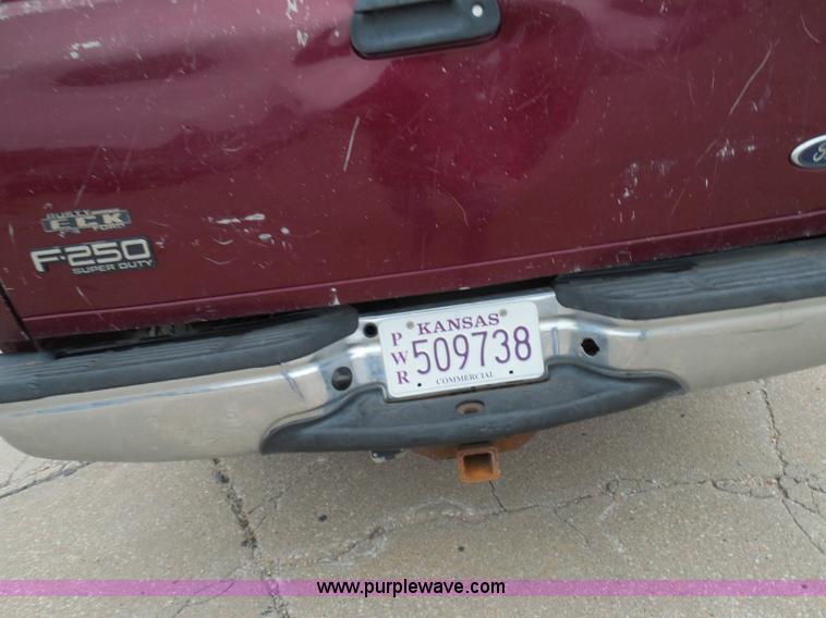 image for item I3337 2004 Ford F250 Super Duty XLT Crew Cab pickup truck