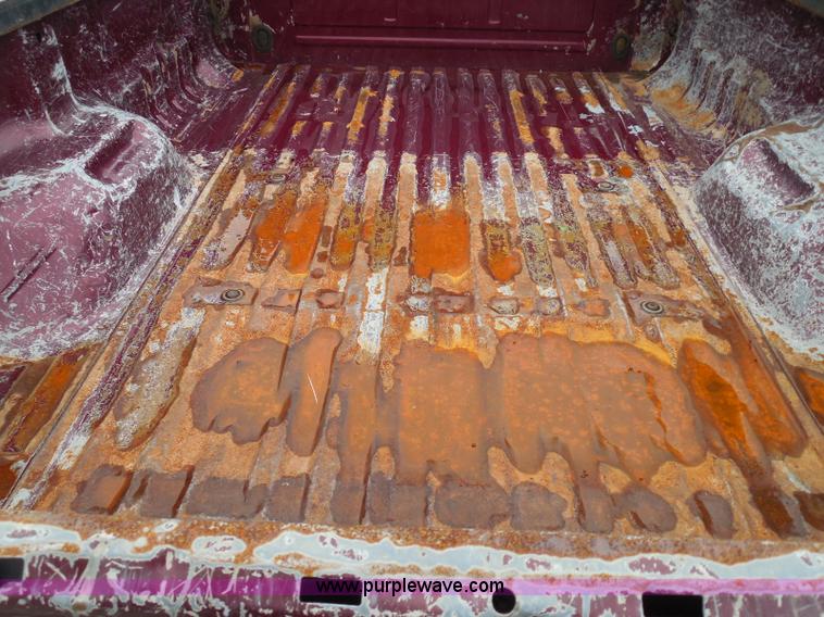 image for item I3337 2004 Ford F250 Super Duty XLT Crew Cab pickup truck