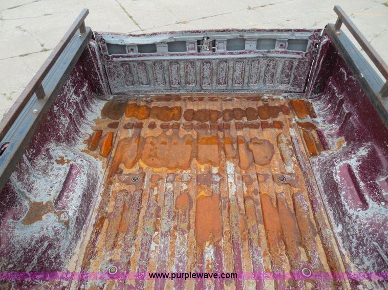 image for item I3337 2004 Ford F250 Super Duty XLT Crew Cab pickup truck