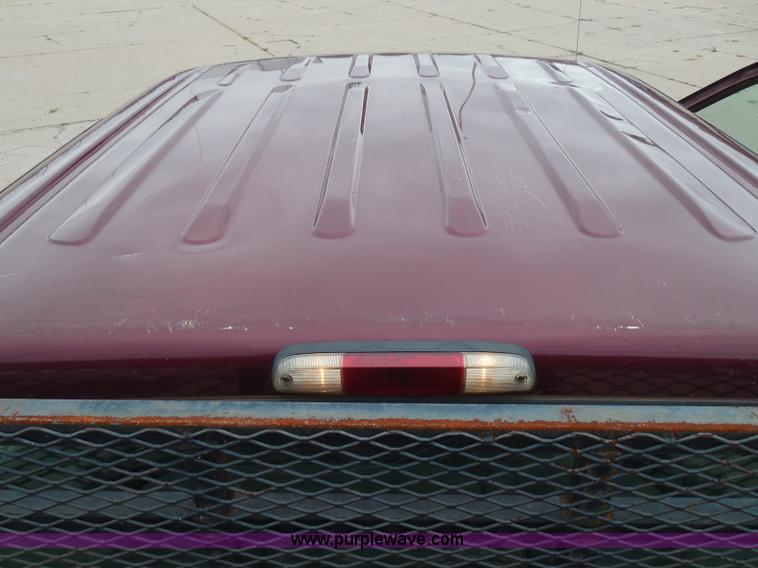 image for item I3337 2004 Ford F250 Super Duty XLT Crew Cab pickup truck