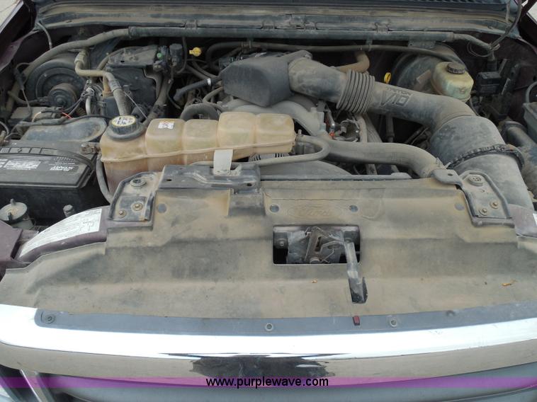 image for item I3337 2004 Ford F250 Super Duty XLT Crew Cab pickup truck