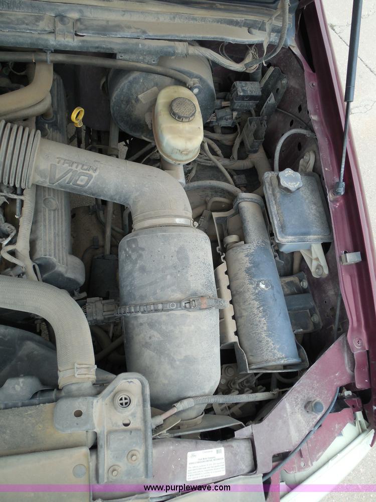 image for item I3337 2004 Ford F250 Super Duty XLT Crew Cab pickup truck