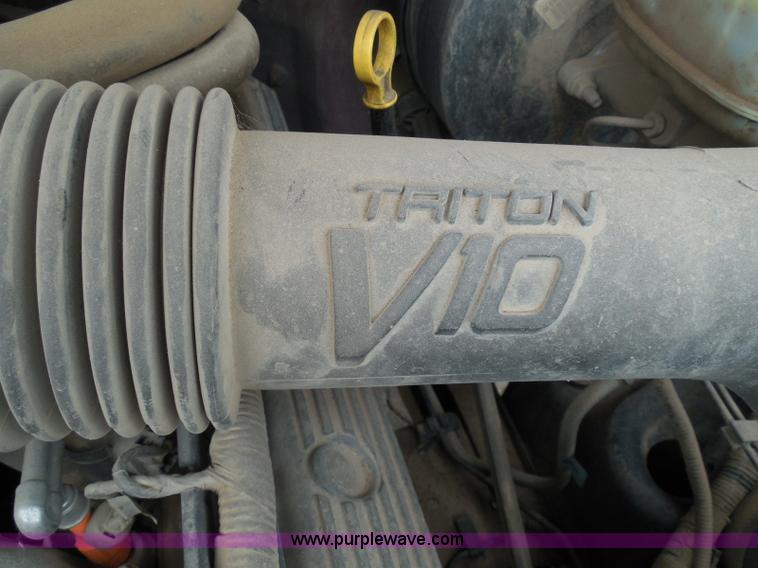 image for item I3337 2004 Ford F250 Super Duty XLT Crew Cab pickup truck