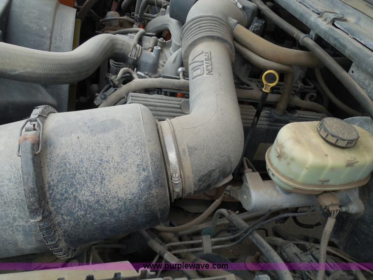 image for item I3337 2004 Ford F250 Super Duty XLT Crew Cab pickup truck