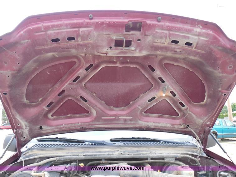 image for item I3337 2004 Ford F250 Super Duty XLT Crew Cab pickup truck