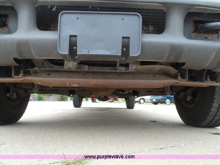 image for item I3337 2004 Ford F250 Super Duty XLT Crew Cab pickup truck