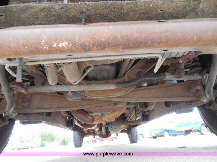 image for item I3337 2004 Ford F250 Super Duty XLT Crew Cab pickup truck