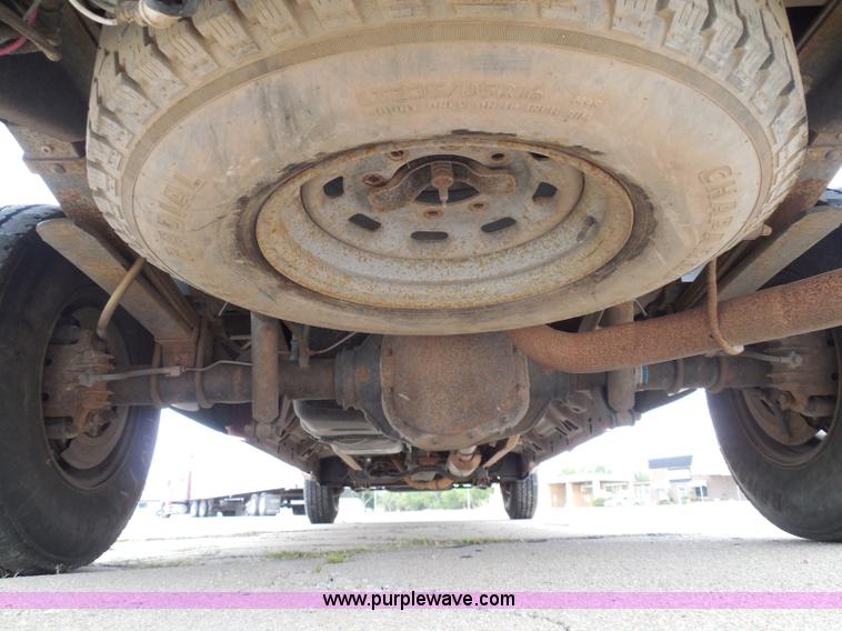 image for item I3337 2004 Ford F250 Super Duty XLT Crew Cab pickup truck