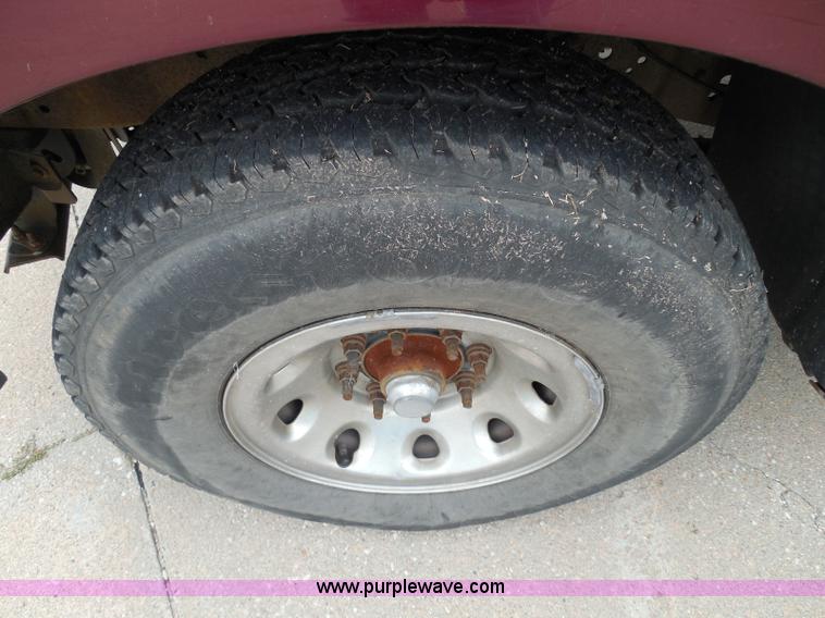 image for item I3337 2004 Ford F250 Super Duty XLT Crew Cab pickup truck