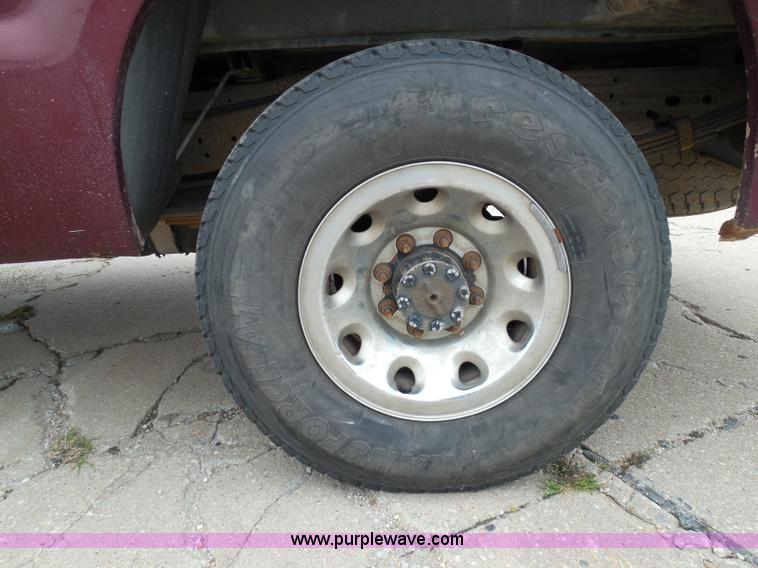 image for item I3337 2004 Ford F250 Super Duty XLT Crew Cab pickup truck