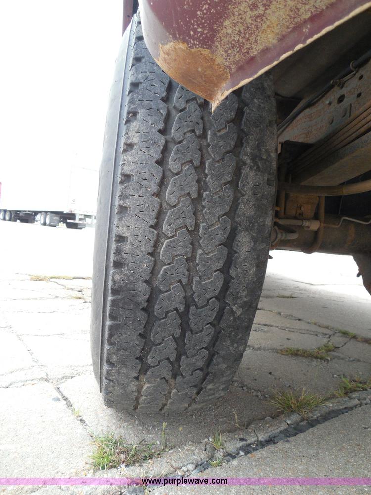 image for item I3337 2004 Ford F250 Super Duty XLT Crew Cab pickup truck