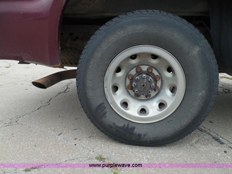 image for item I3337 2004 Ford F250 Super Duty XLT Crew Cab pickup truck