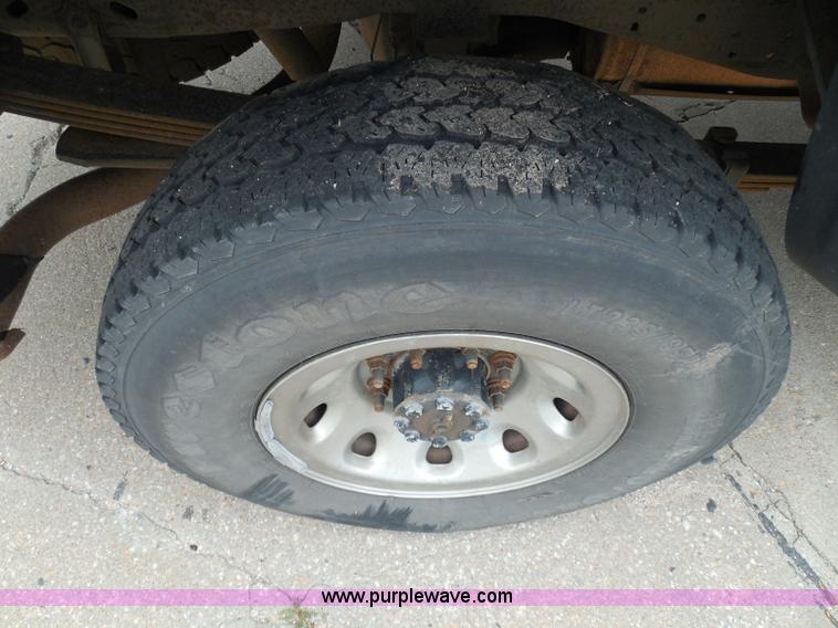 image for item I3337 2004 Ford F250 Super Duty XLT Crew Cab pickup truck