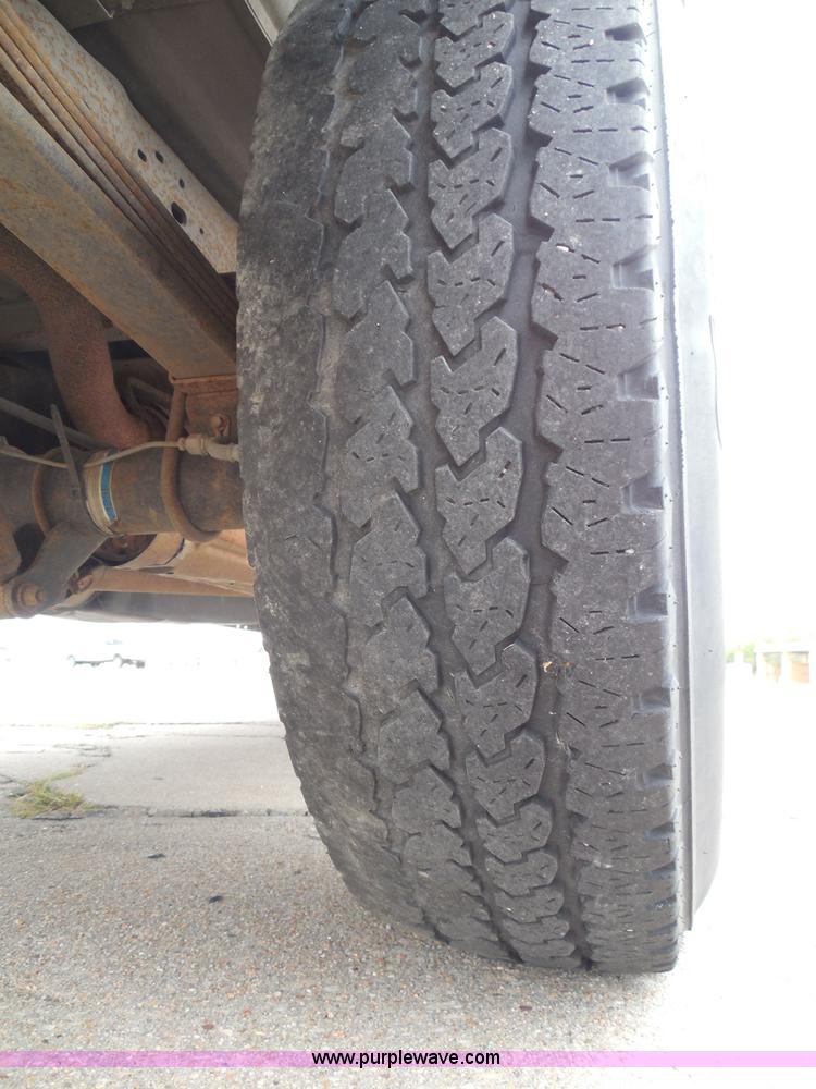 image for item I3337 2004 Ford F250 Super Duty XLT Crew Cab pickup truck