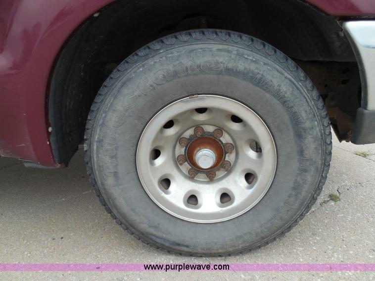 image for item I3337 2004 Ford F250 Super Duty XLT Crew Cab pickup truck