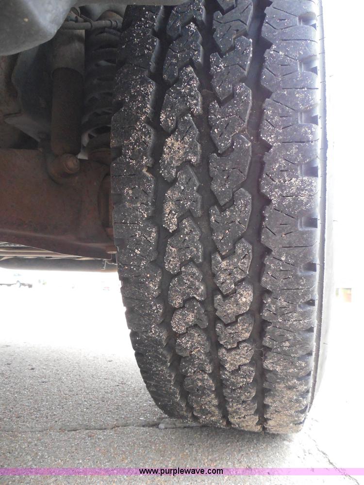 image for item I3337 2004 Ford F250 Super Duty XLT Crew Cab pickup truck