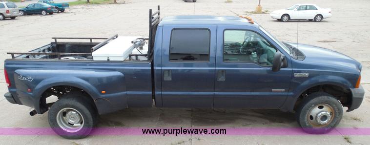 image for item I3338 2005 Ford F350 Super Duty XL Crew Cab pickup truck