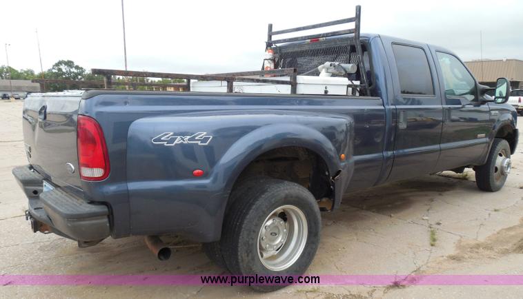 image for item I3338 2005 Ford F350 Super Duty XL Crew Cab pickup truck