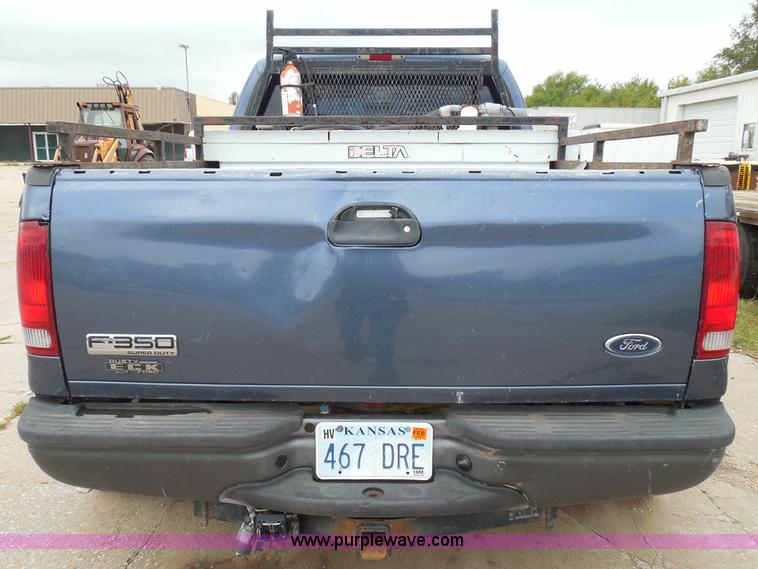 image for item I3338 2005 Ford F350 Super Duty XL Crew Cab pickup truck