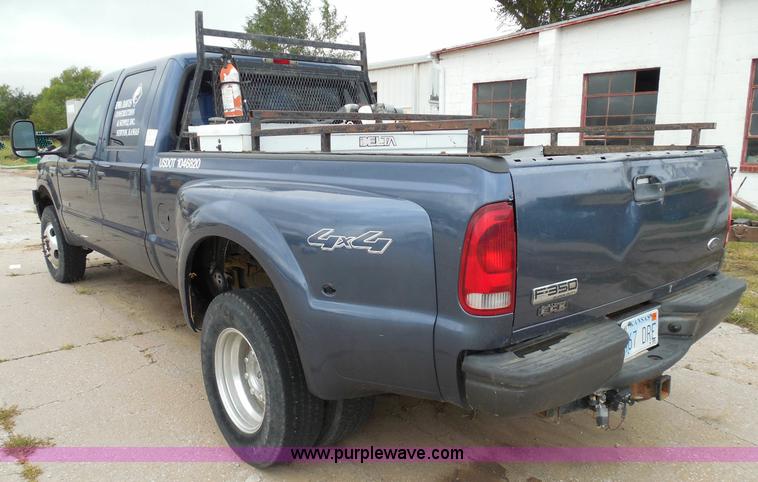 image for item I3338 2005 Ford F350 Super Duty XL Crew Cab pickup truck