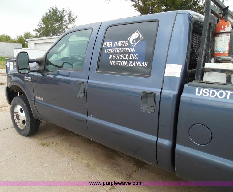 image for item I3338 2005 Ford F350 Super Duty XL Crew Cab pickup truck