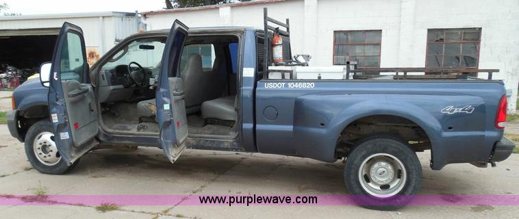 image for item I3338 2005 Ford F350 Super Duty XL Crew Cab pickup truck