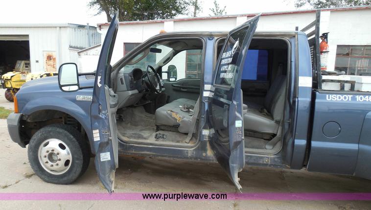 image for item I3338 2005 Ford F350 Super Duty XL Crew Cab pickup truck