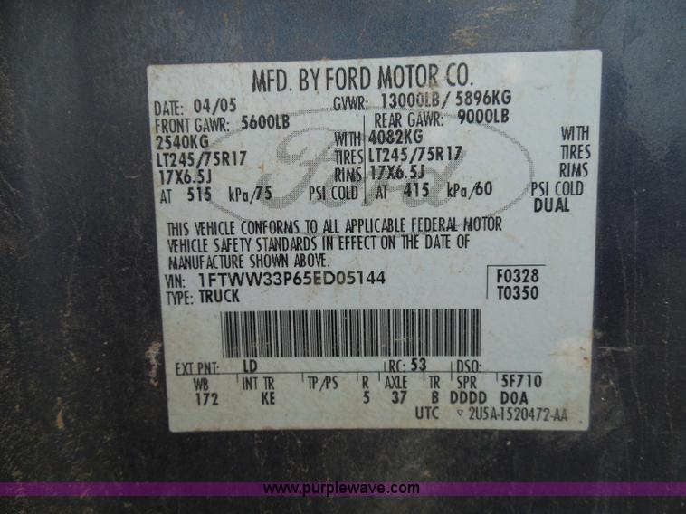 image for item I3338 2005 Ford F350 Super Duty XL Crew Cab pickup truck