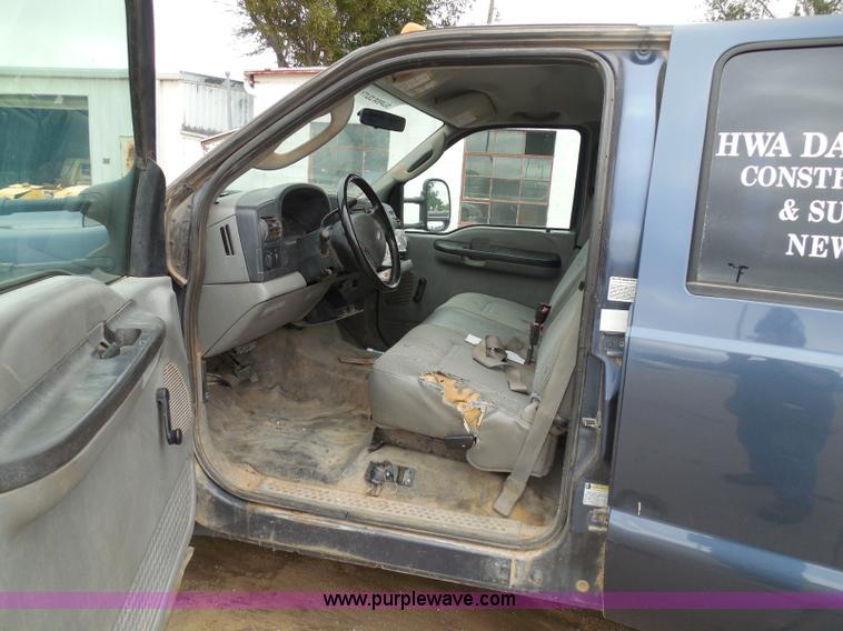 image for item I3338 2005 Ford F350 Super Duty XL Crew Cab pickup truck