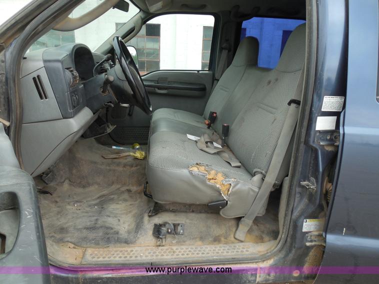 image for item I3338 2005 Ford F350 Super Duty XL Crew Cab pickup truck