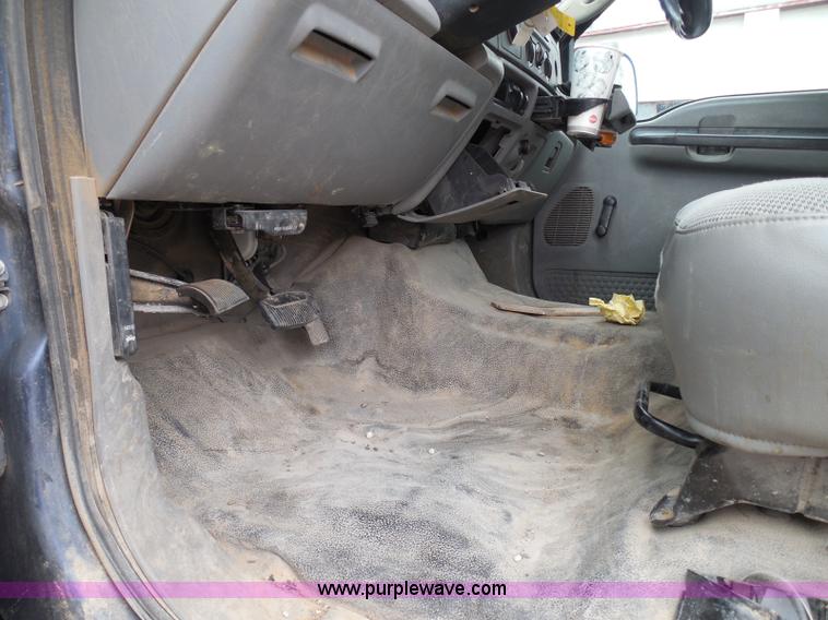 image for item I3338 2005 Ford F350 Super Duty XL Crew Cab pickup truck