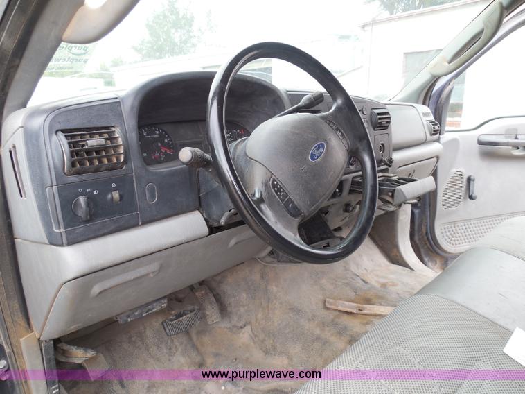 image for item I3338 2005 Ford F350 Super Duty XL Crew Cab pickup truck