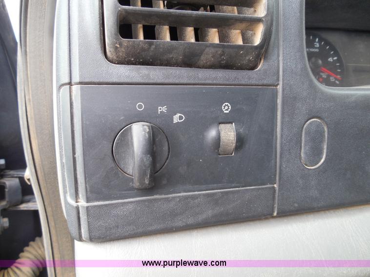 image for item I3338 2005 Ford F350 Super Duty XL Crew Cab pickup truck