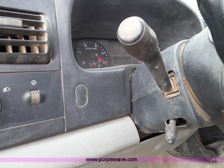 image for item I3338 2005 Ford F350 Super Duty XL Crew Cab pickup truck