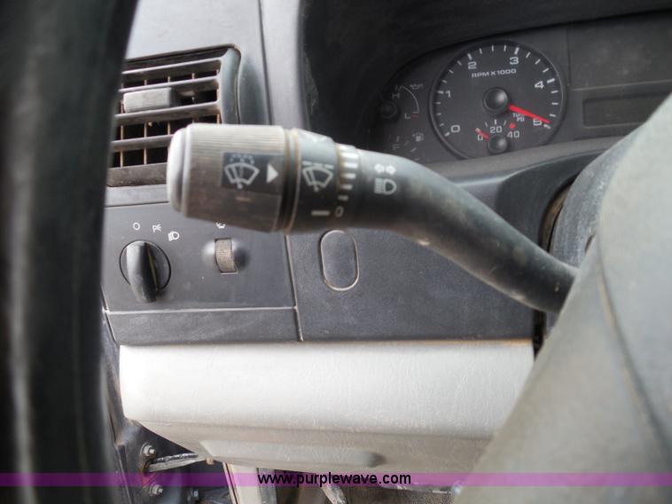 image for item I3338 2005 Ford F350 Super Duty XL Crew Cab pickup truck