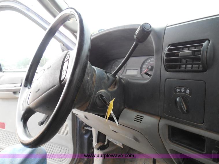 image for item I3338 2005 Ford F350 Super Duty XL Crew Cab pickup truck